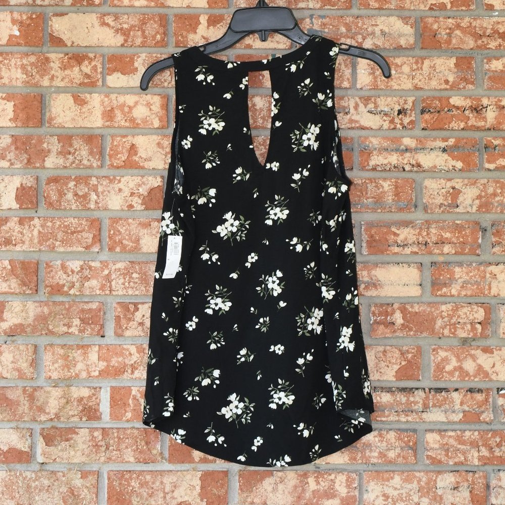 Old Navy Sleeveless Top NWT - Picture 2 of 3